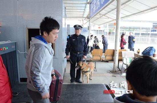 衡铁警方千余民警保驾节后春运确保旅客安全、温馨出行